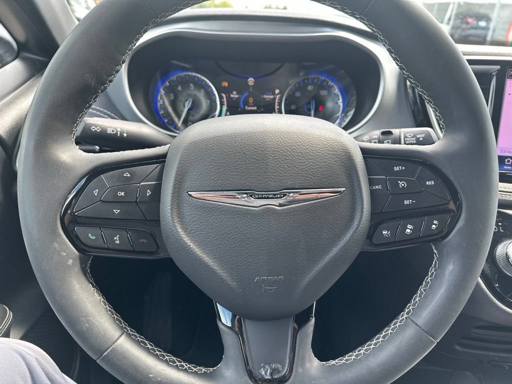 Used 2022 Chrysler Pacifica Touring-L w/ S Appearance Package FWD image 13