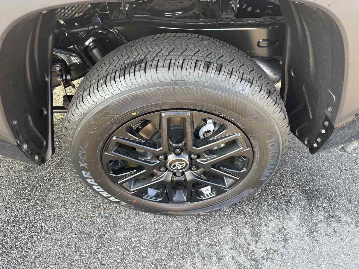 Used 2025 Toyota Tundra Limited AWD/4WD image 8