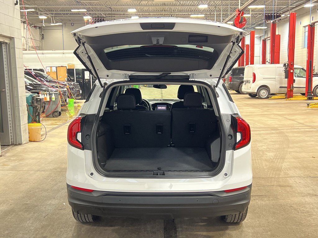 Used 2024 GMC Terrain SLE w/ Driver Convenience Package image 33