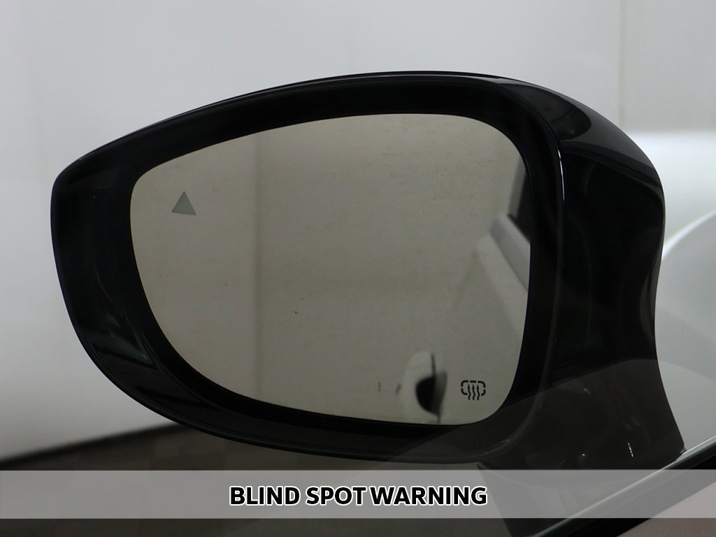 Used 2024 Chrysler Pacifica Touring-L image 4