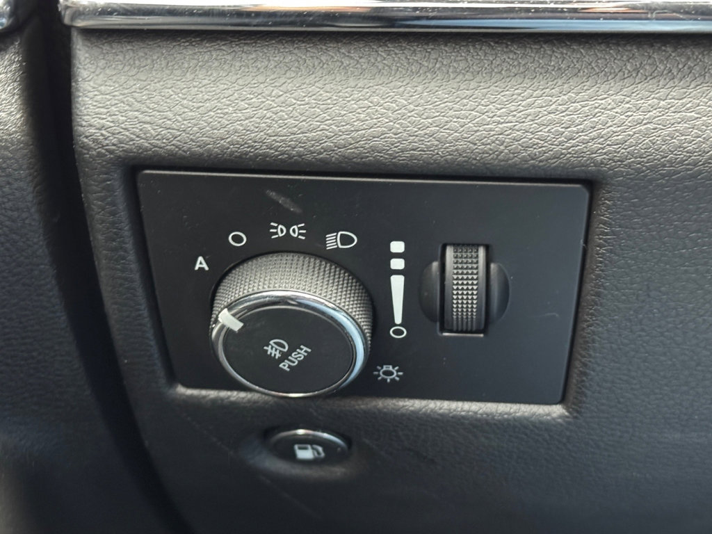 Used 2020 Jeep Grand Cherokee Limited w/ Luxury Group II image 18