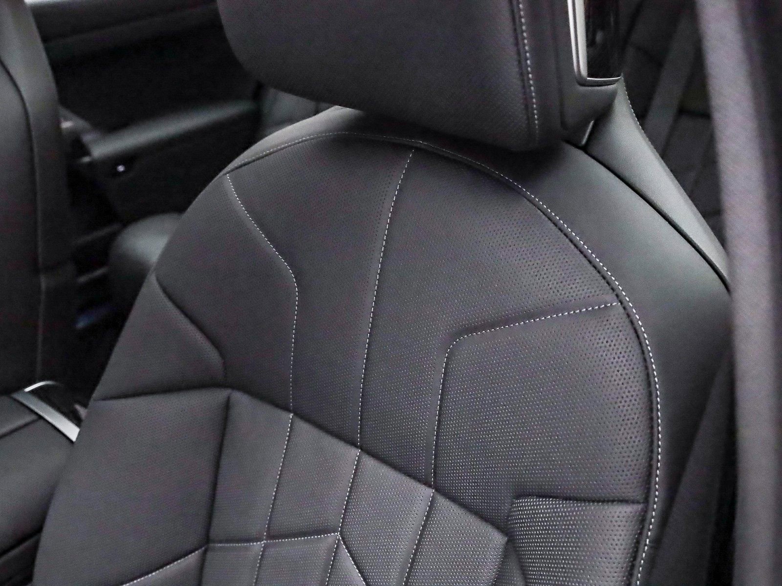 New 2025 BMW i7 xDrive60 w/ Premium Package image 24