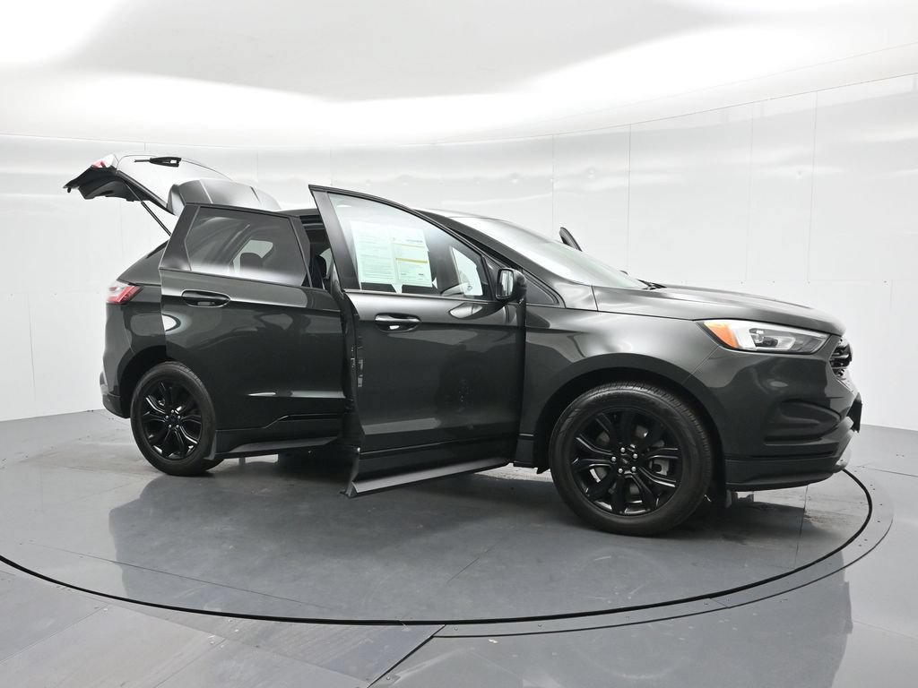 Certified 2022 Ford Edge SE w/ Black Appearance Package AWD/4WD image 33