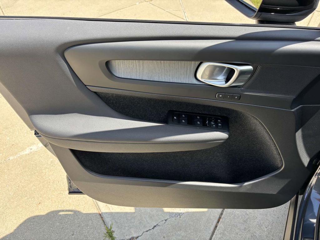 New 2026 Volvo XC40 B5 Core w/ Protection Package Premier image 11