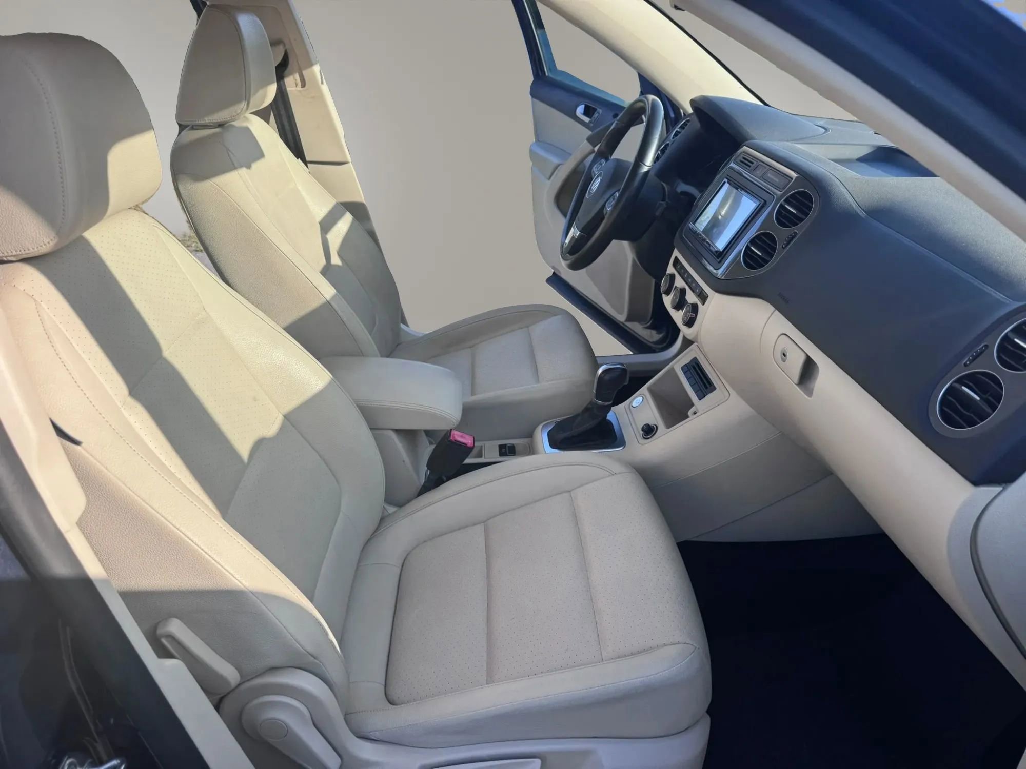 Used 2016 Volkswagen Tiguan S image 10