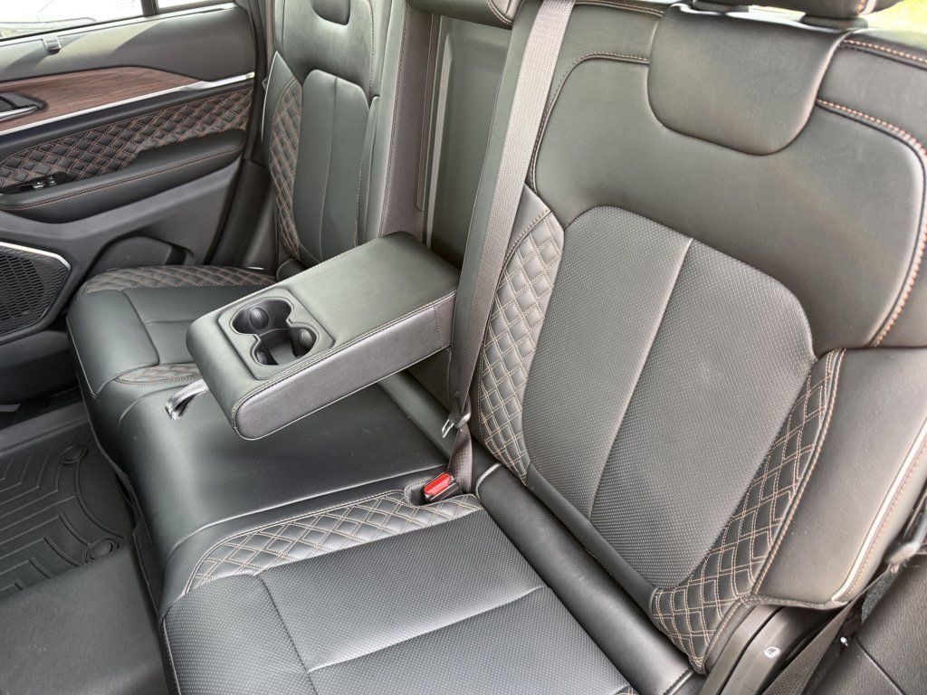 Used 2024 Jeep Grand Cherokee Summit w/ Luxury Tech Group V AWD/4WD image 14