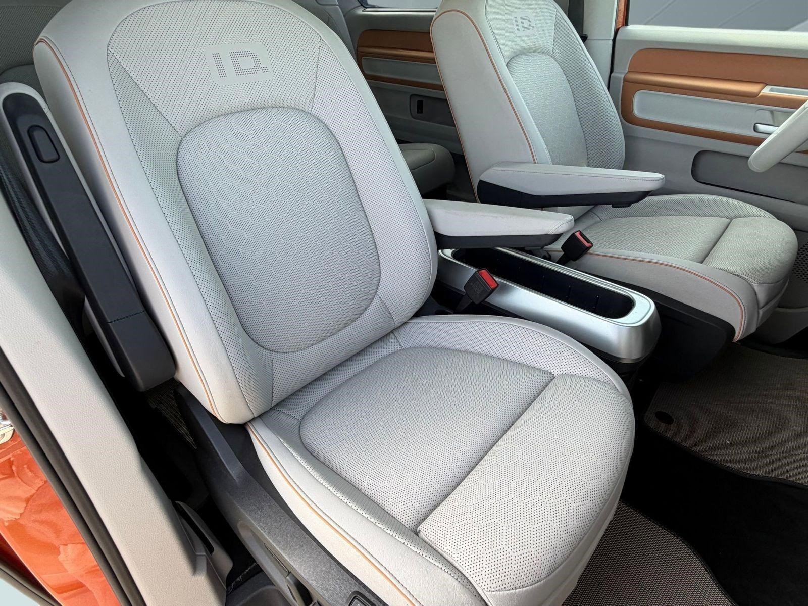 Certified 2025 Volkswagen ID. Buzz Pro S Plus RWD image 22