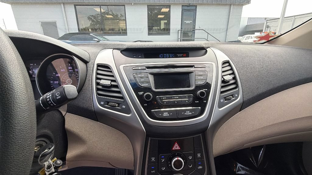 Used 2016 Hyundai Elantra SE FWD image 19