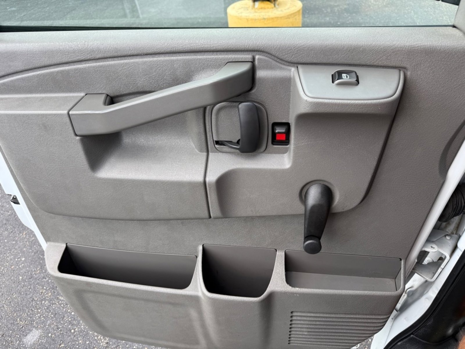 Used 2018 Chevrolet Express 2500 image 32