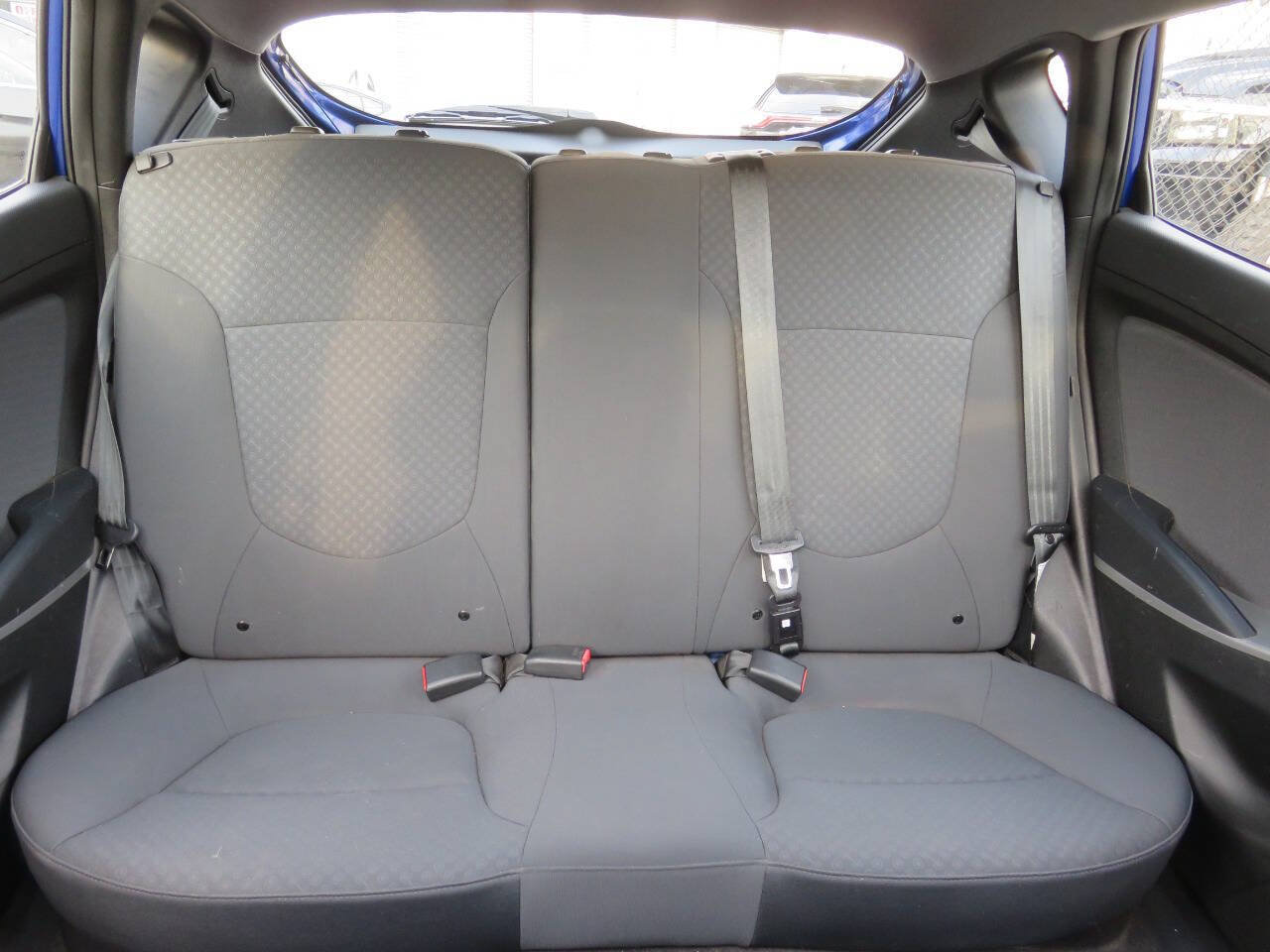 Used 2014 Hyundai Accent SE w/ Option Group 3 FWD image 19