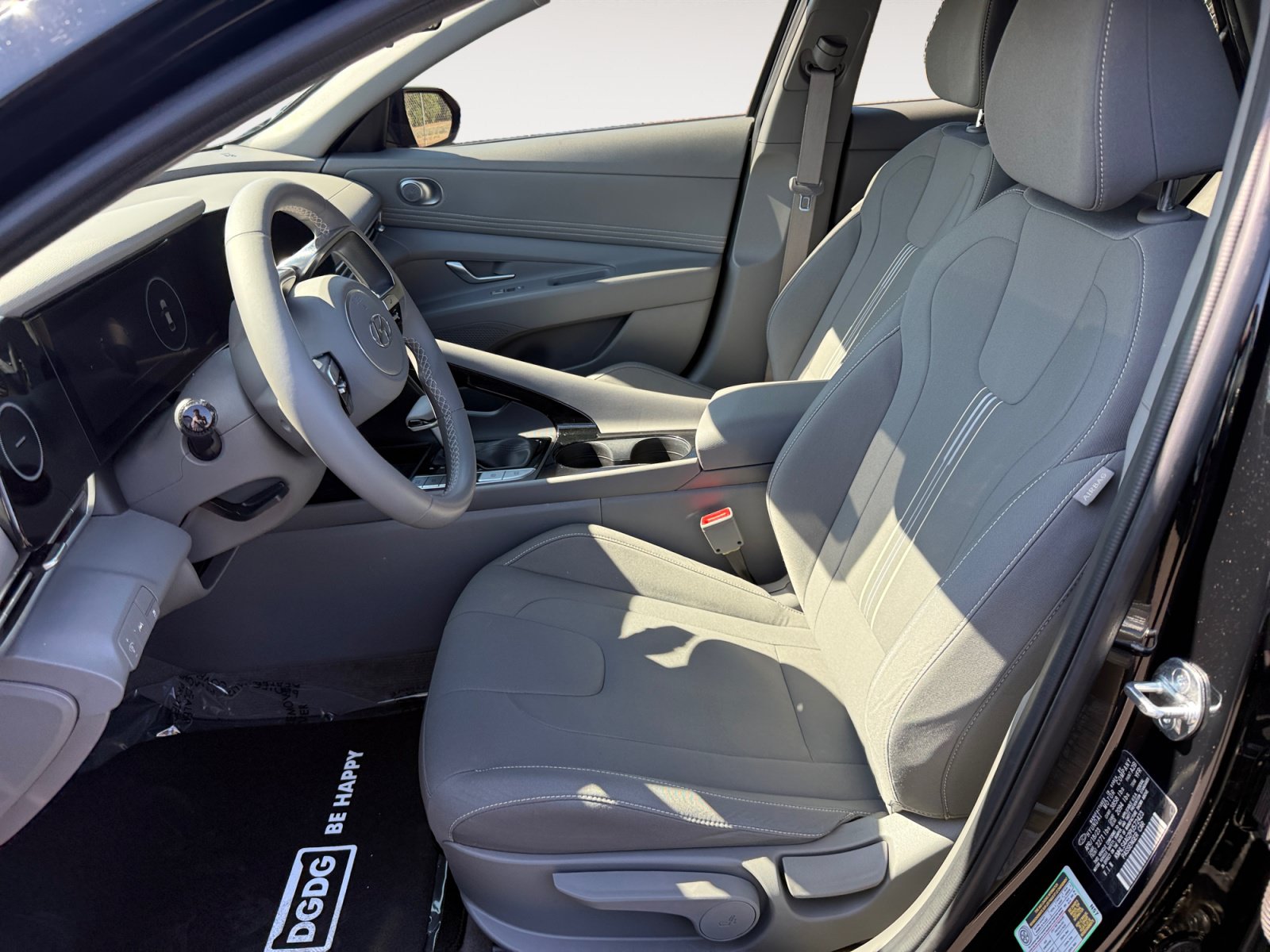 Used 2023 Hyundai Elantra SEL w/ Convenience Package FWD image 10