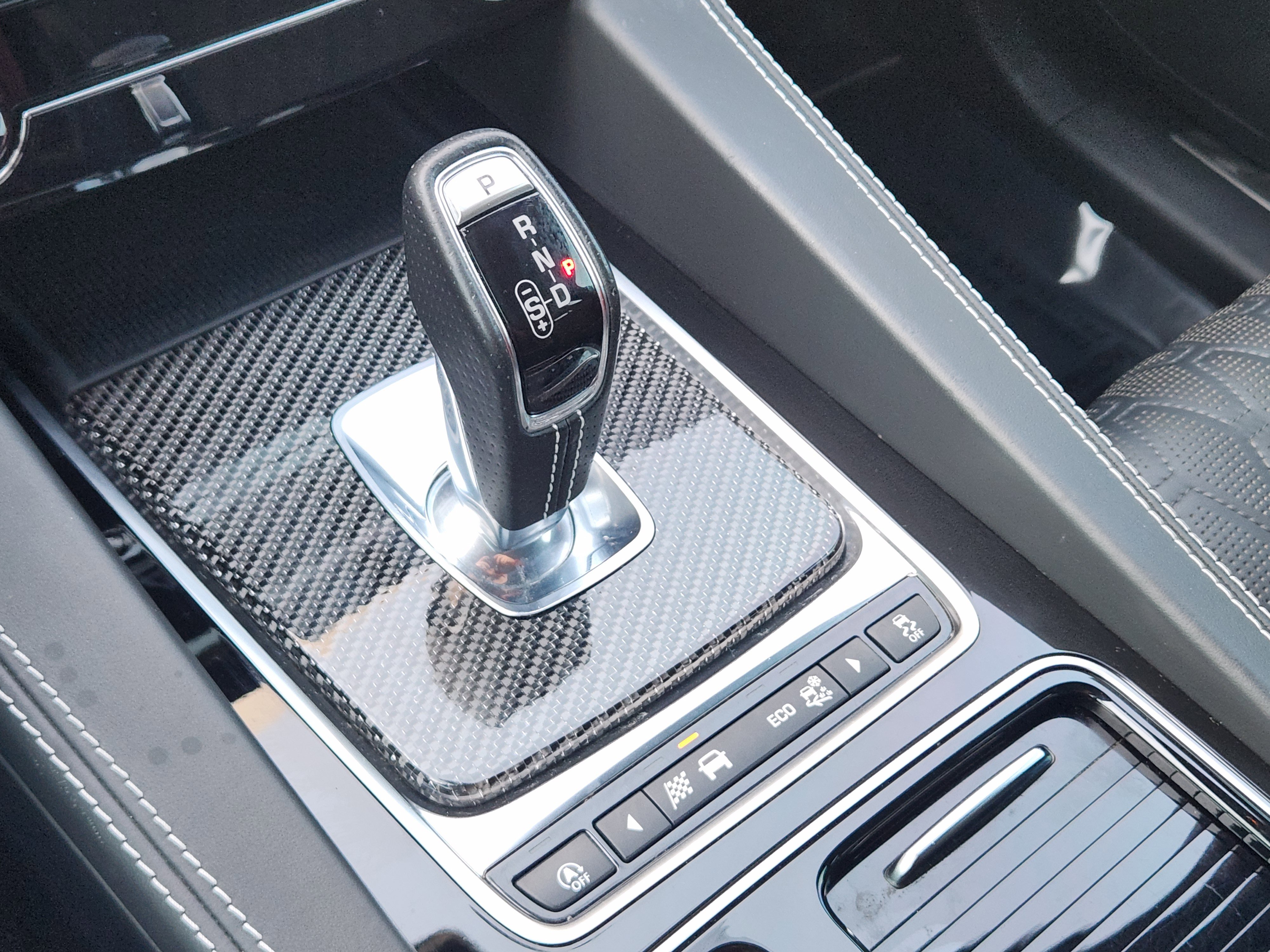 Used 2020 Jaguar F-PACE SVR image 20