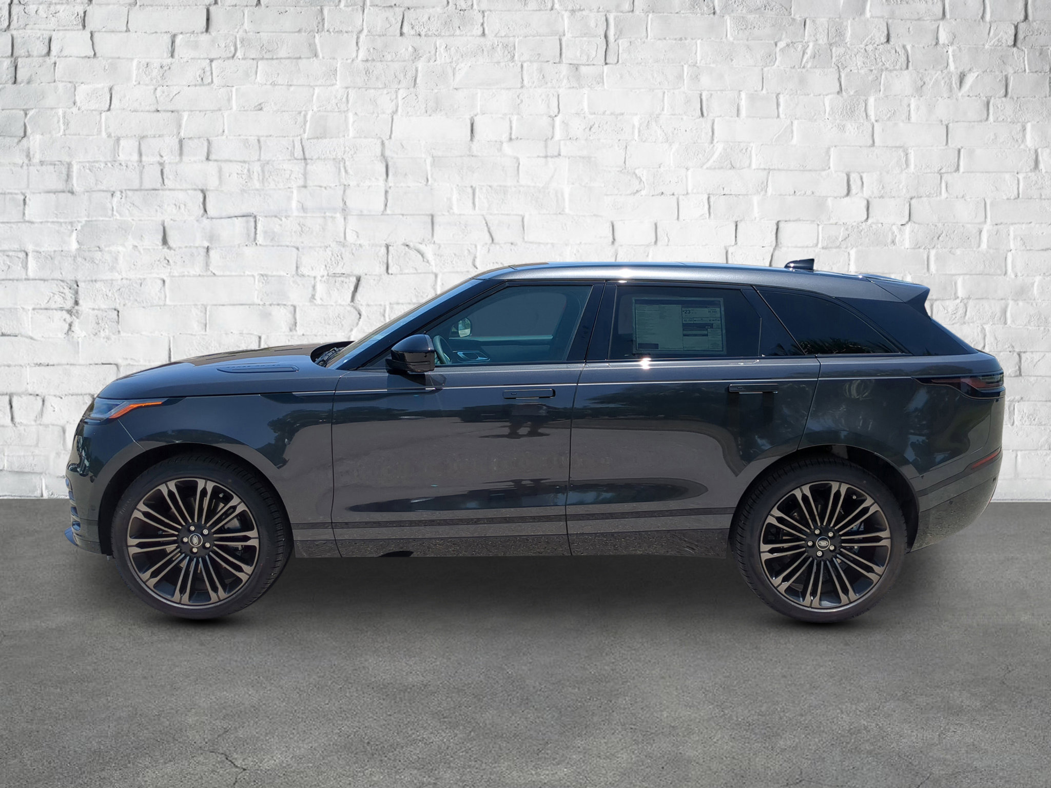 New 2026 Land Rover Range Rover Velar Dynamic SE image 3
