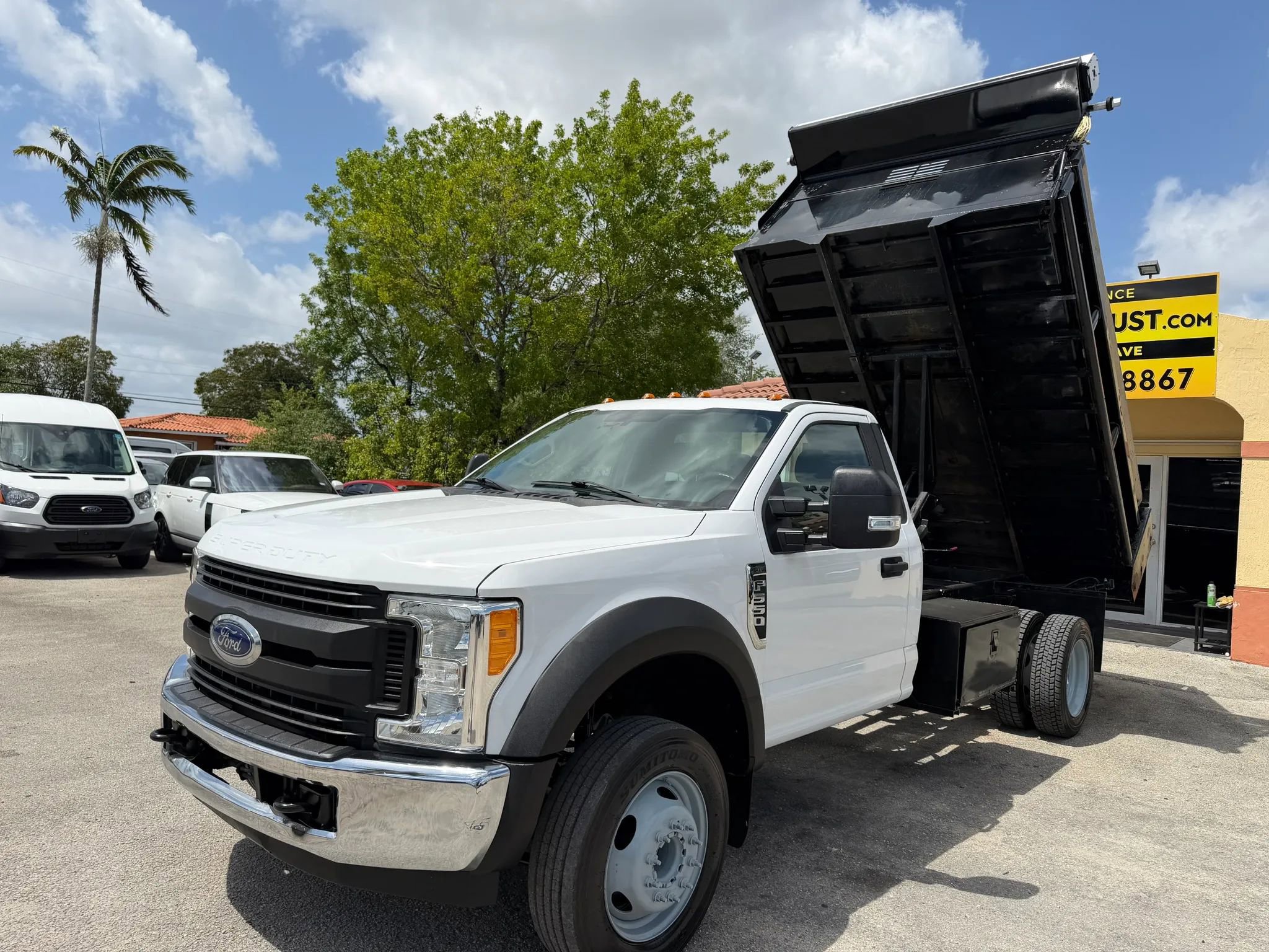 Used 2017 Ford F550 2WD Regular Cab Super Duty image 2
