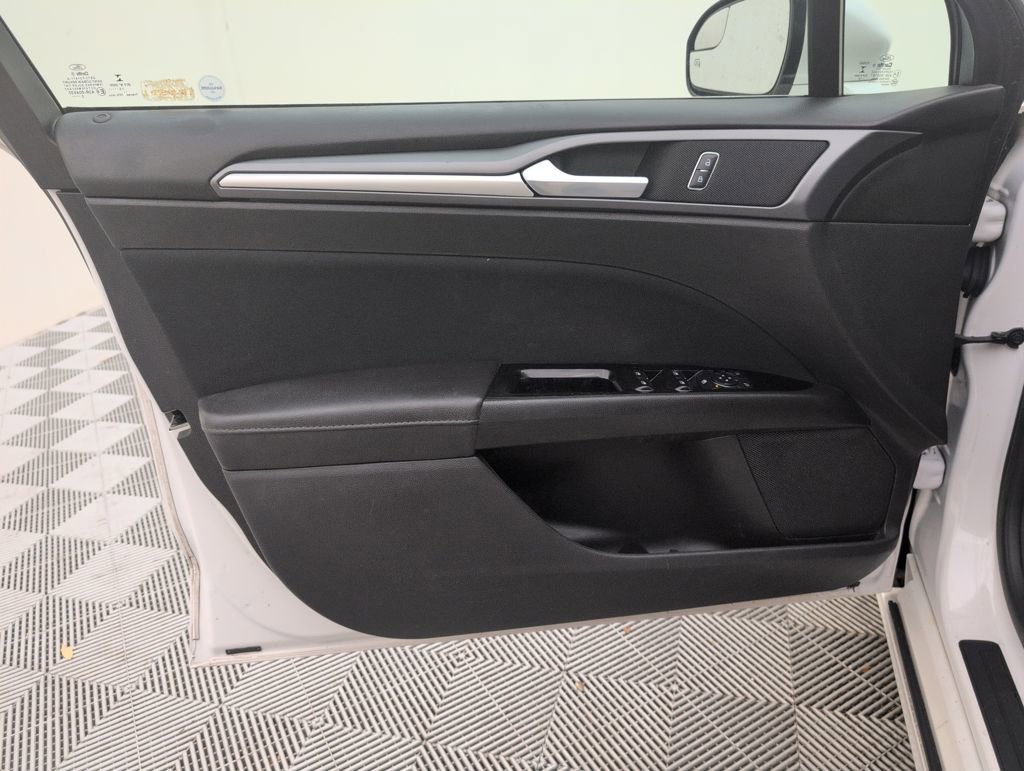 Used 2016 Ford Fusion SE image 32