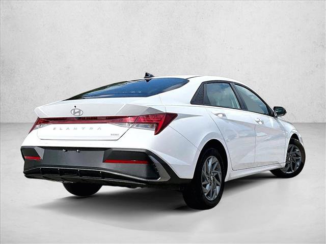 Used 2025 Hyundai Elantra Hybrid FWD image 2