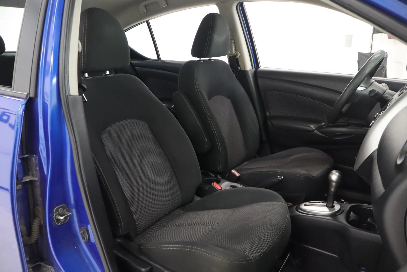 Used 2015 Nissan Versa SV FWD image 23