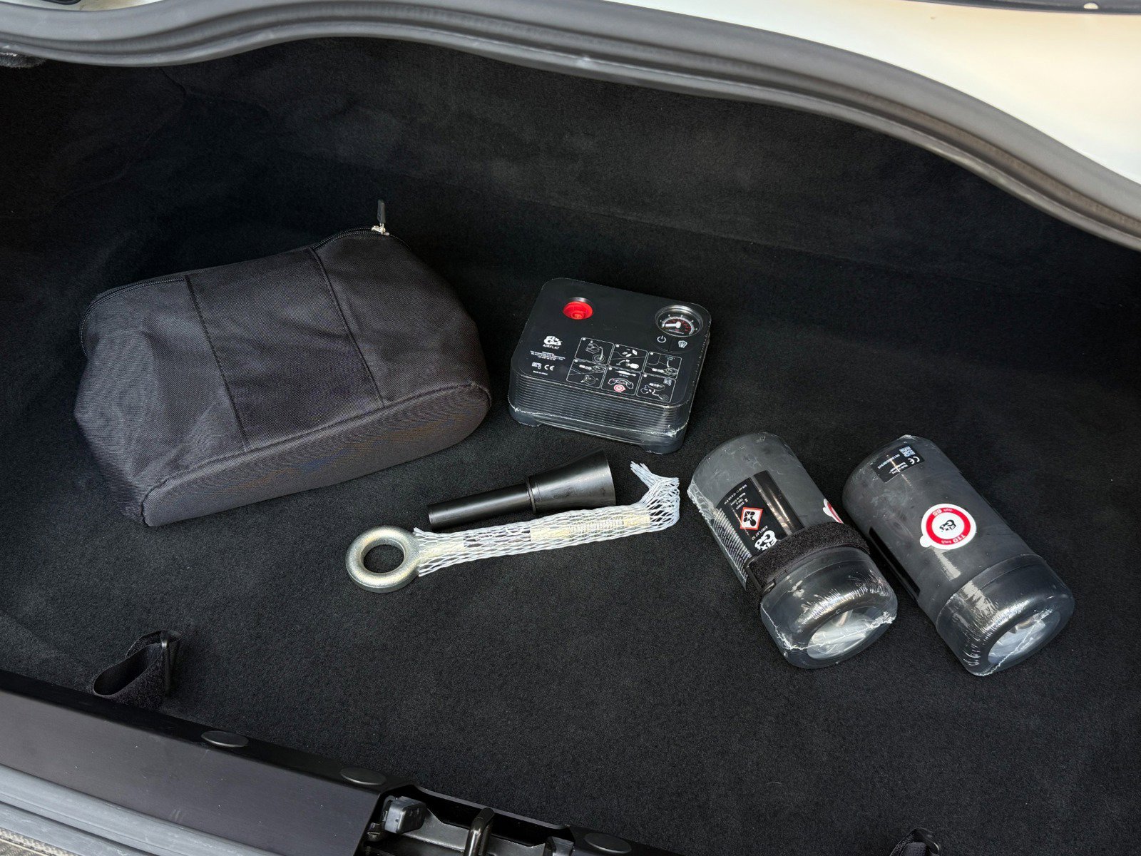 Used 2019 Aston Martin DBS Superleggera RWD image 53