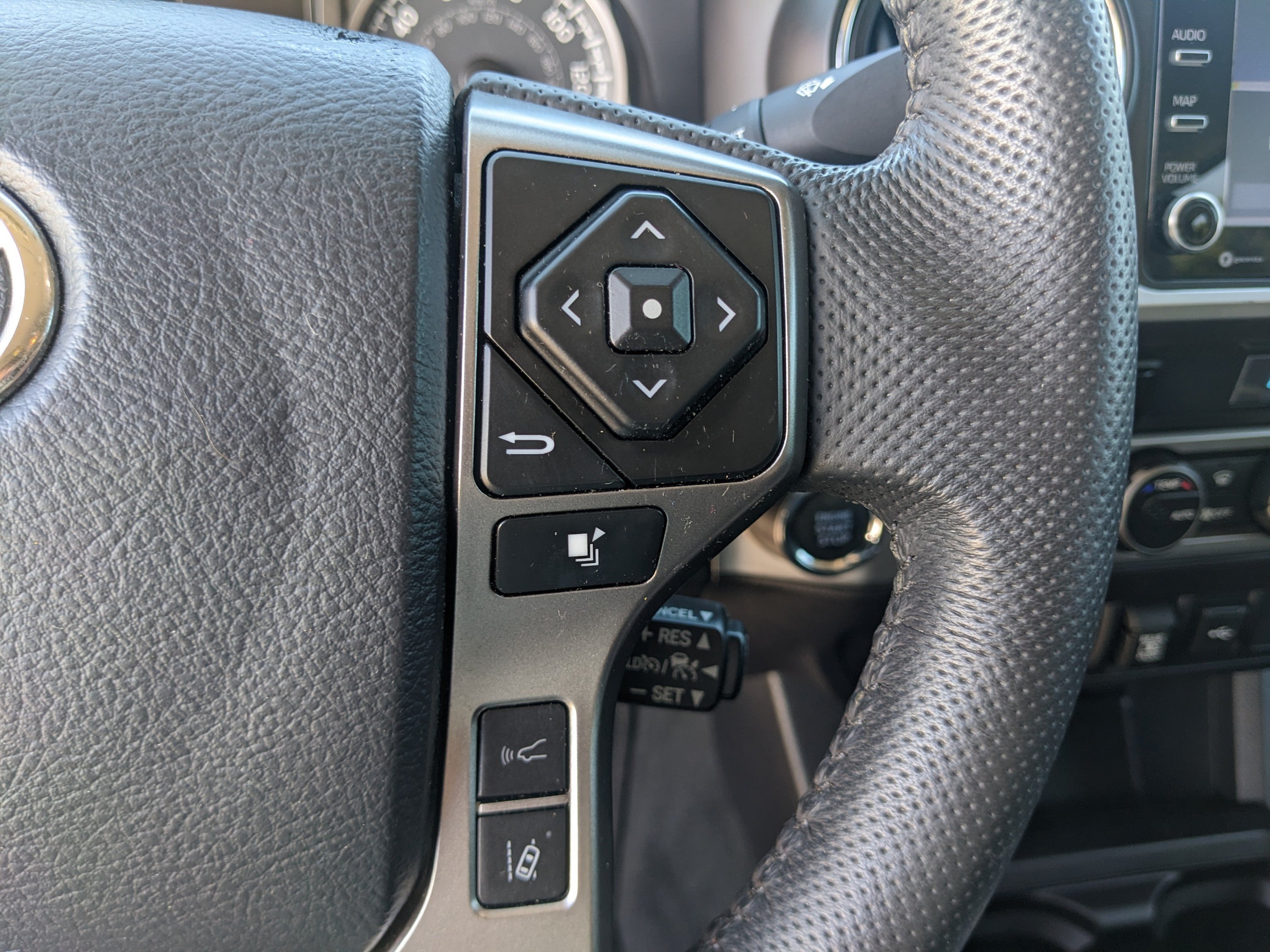 Used 2023 Toyota Tacoma SR5 RWD image 32