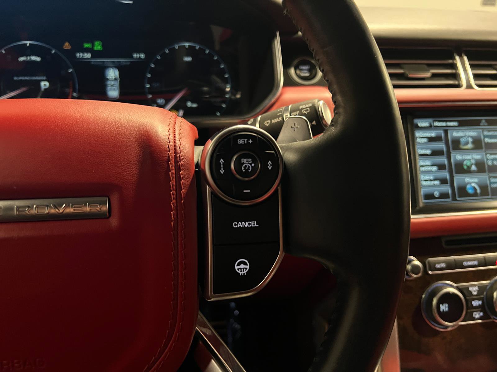 Used 2015 Land Rover Range Rover Autobiography image 14