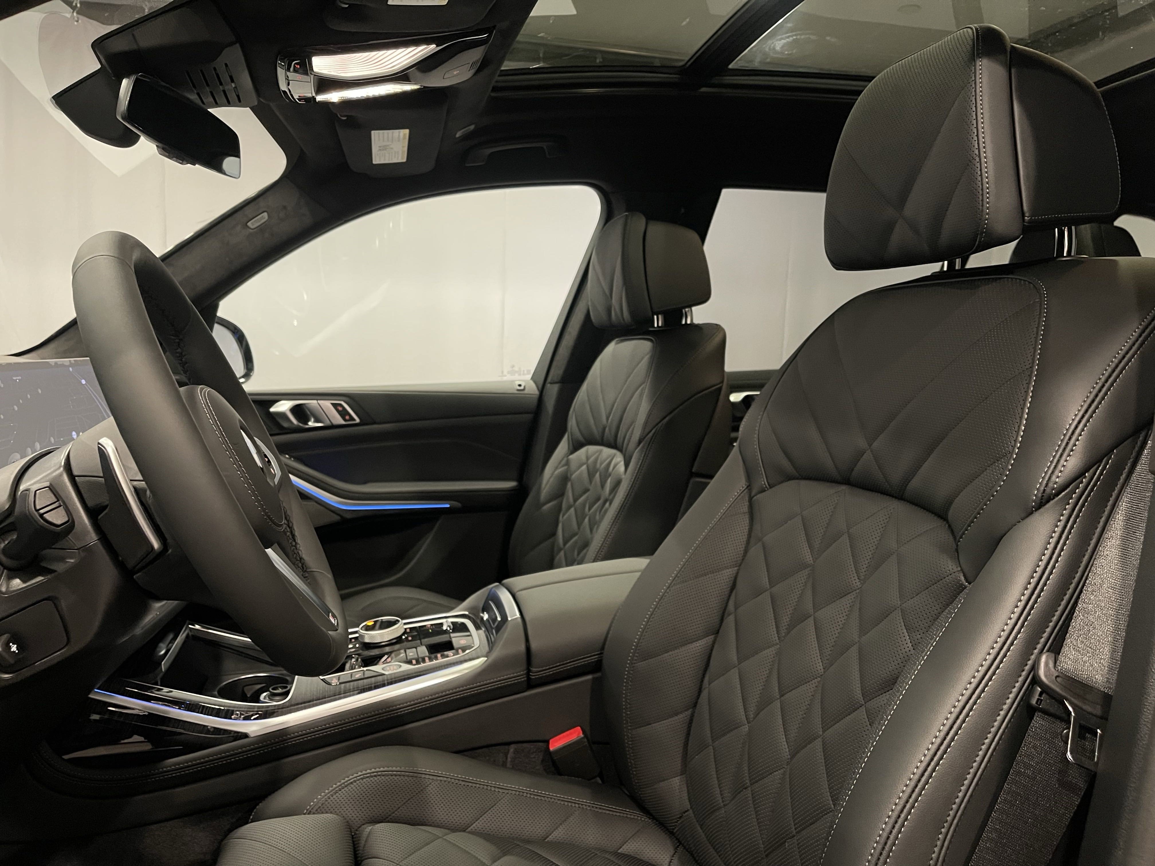 Used 2026 BMW X7 xDrive40i w/ M Sport Package image 8