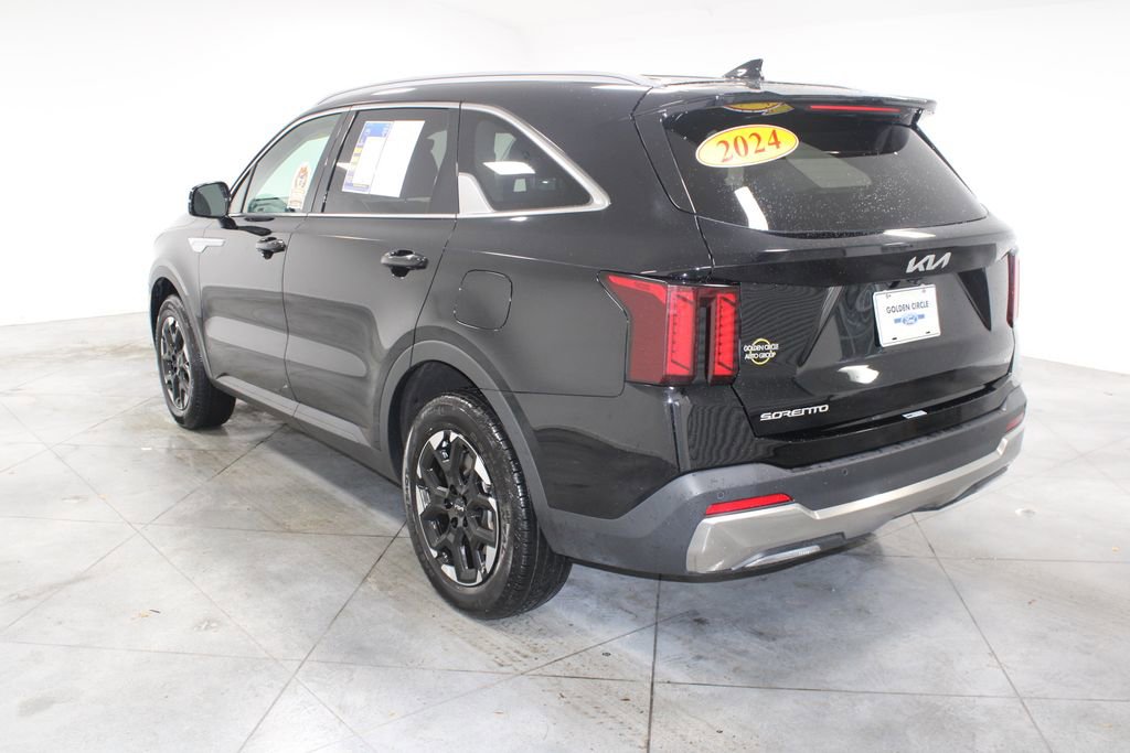 Used 2024 Kia Sorento S image 7