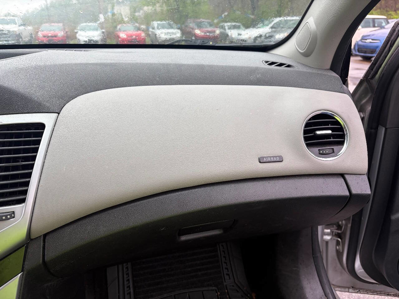 Used 2013 Chevrolet Cruze LS image 17