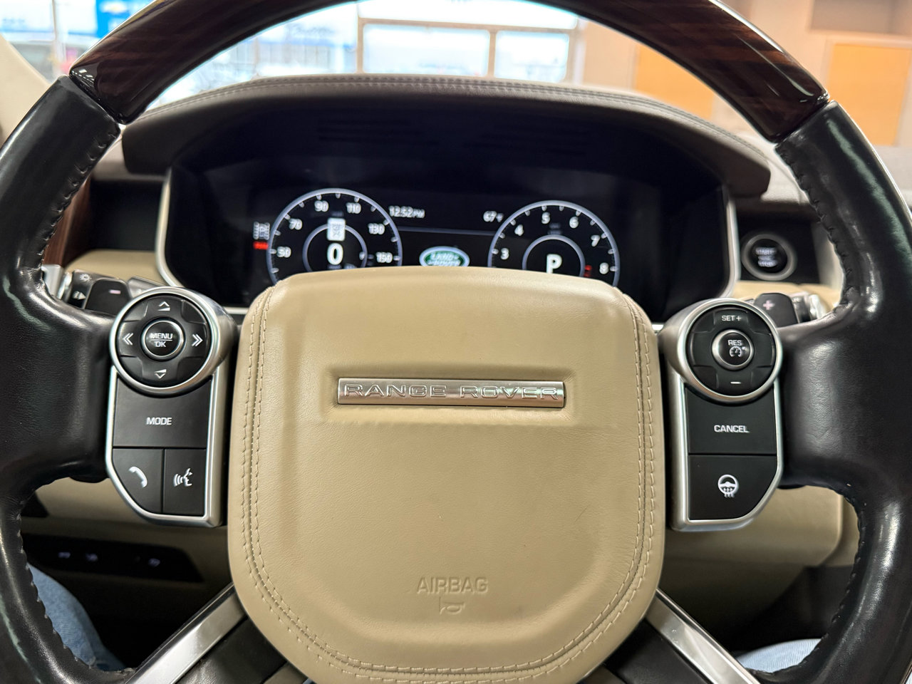 Used 2017 Land Rover Range Rover HSE image 11