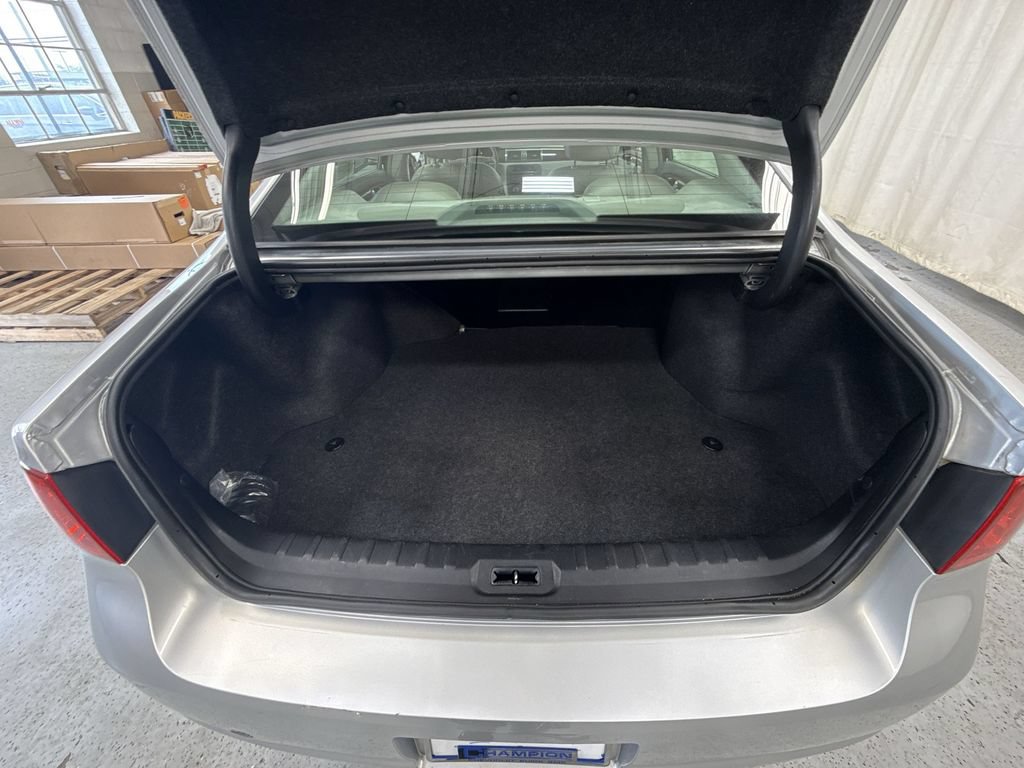 Used 2011 Buick Lucerne CXL FWD image 34