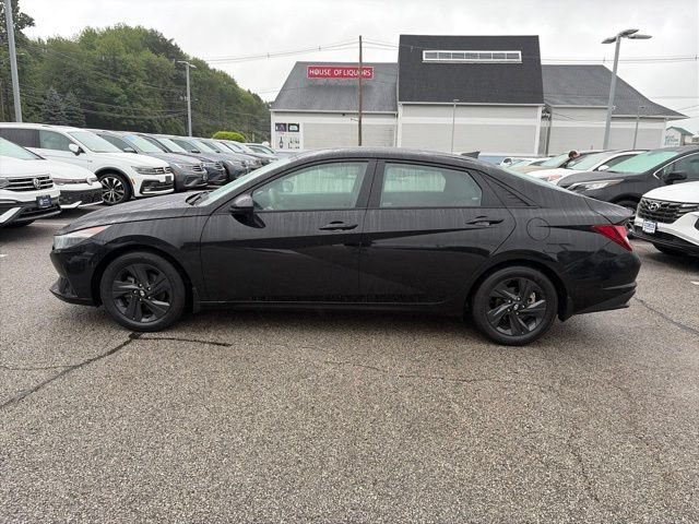 Used 2023 Hyundai Elantra SEL w/ Winter Weather Package FWD image 8