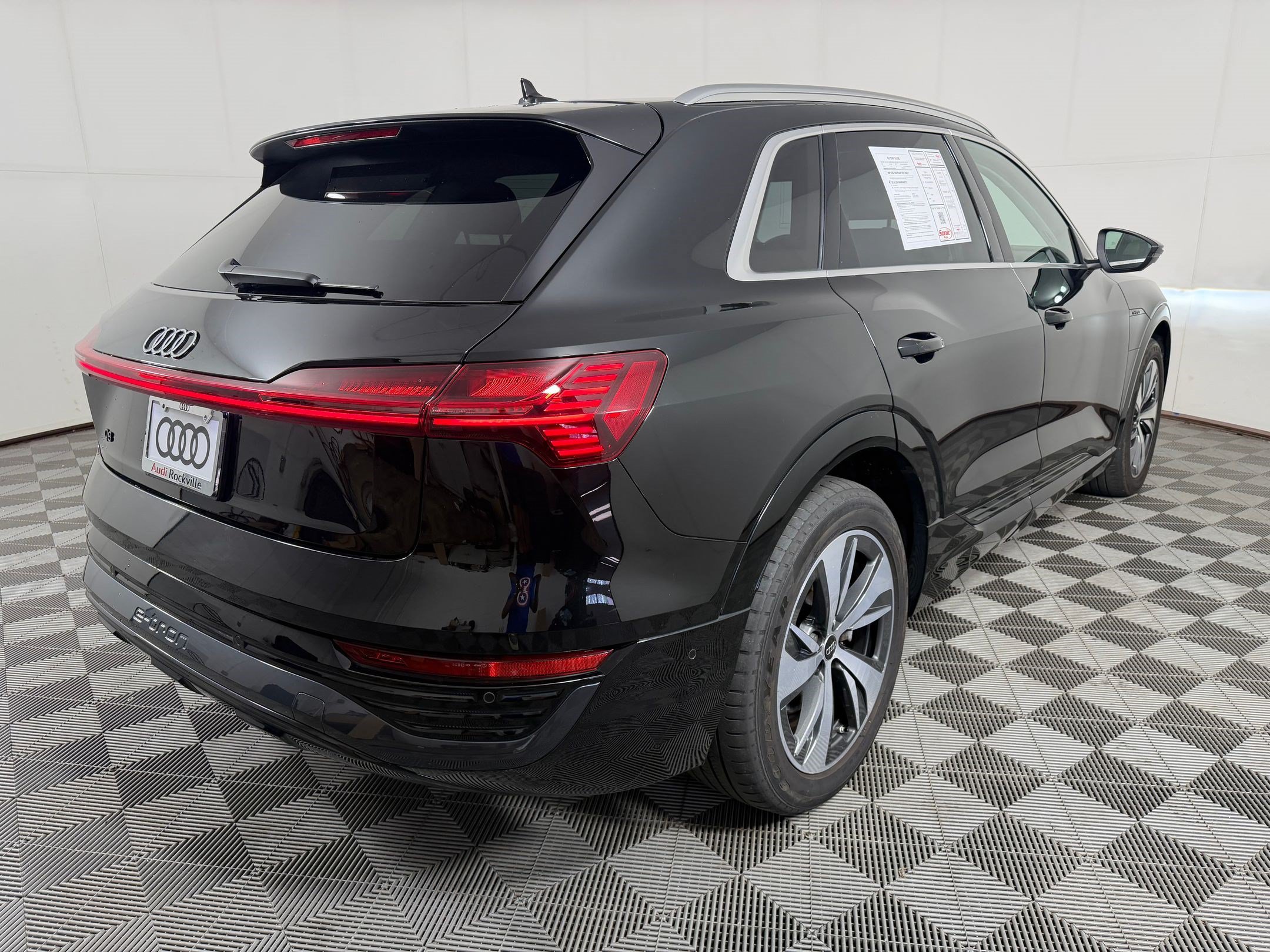 Certified 2024 Audi Q8 e-tron Premium Plus w/ Premium Plus Package AWD/4WD image 9