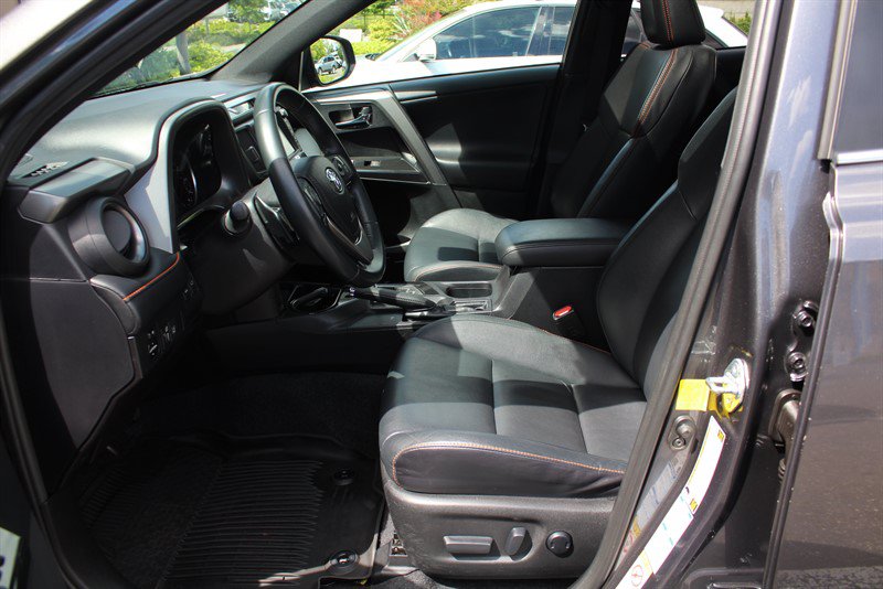 Used 2016 Toyota RAV4 SE w/ Advanced Technology Package AWD/4WD image 18