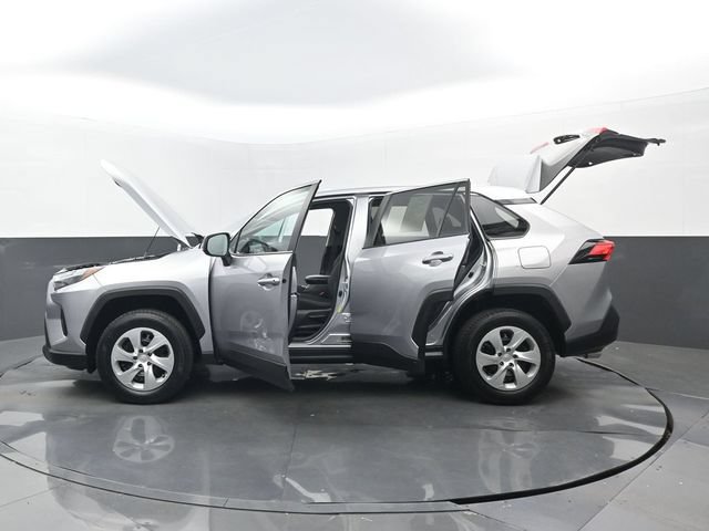 Used 2023 Toyota RAV4 LE FWD image 31