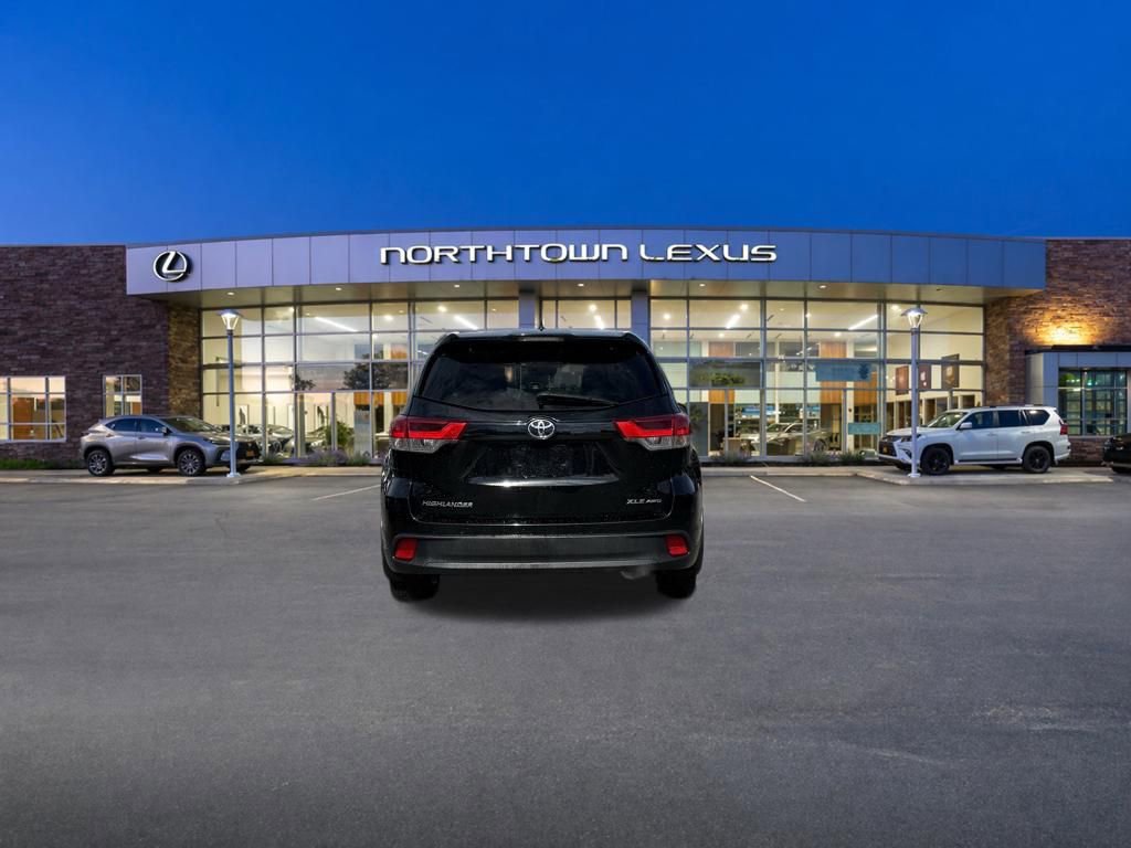 Used 2018 Toyota Highlander XLE AWD/4WD image 22