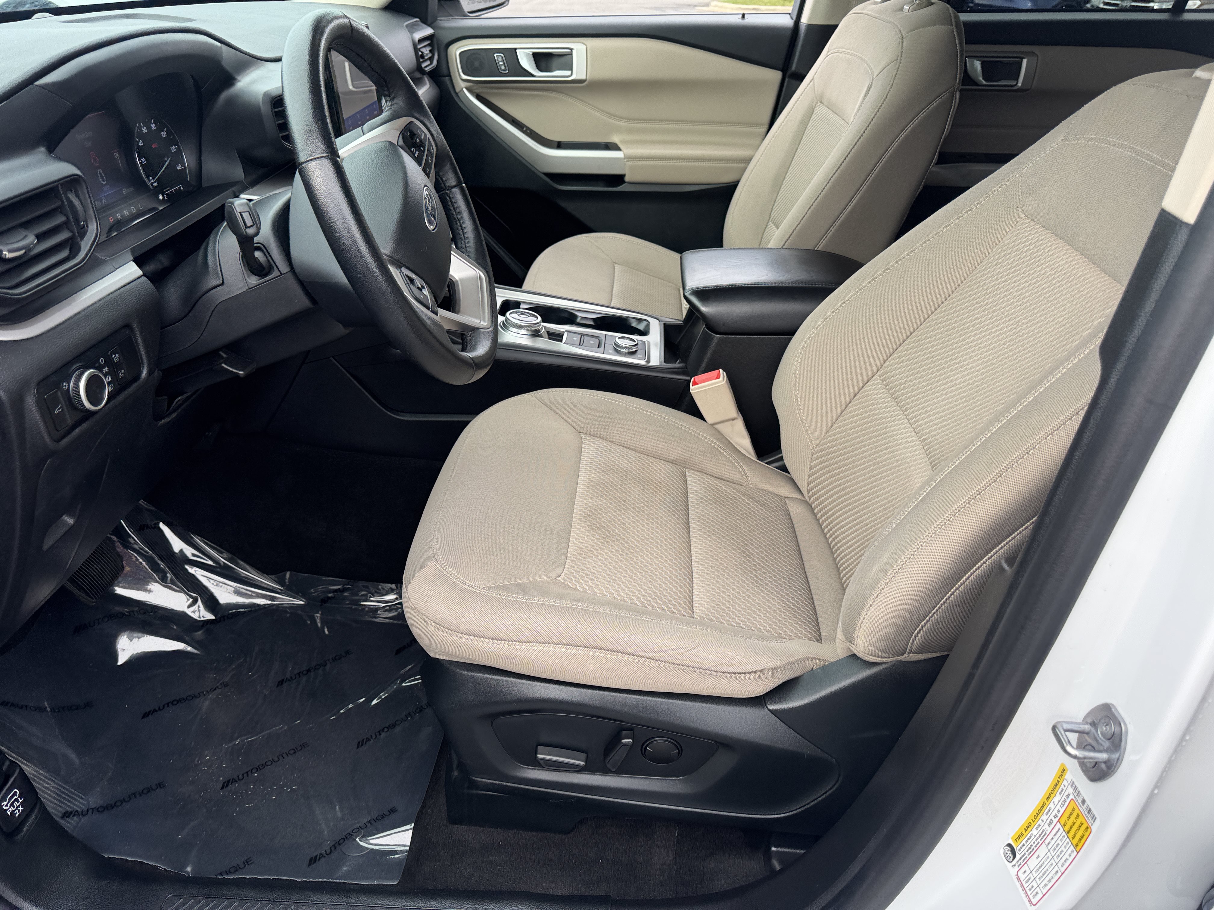 Used 2023 Ford Explorer XLT AWD/4WD image 9