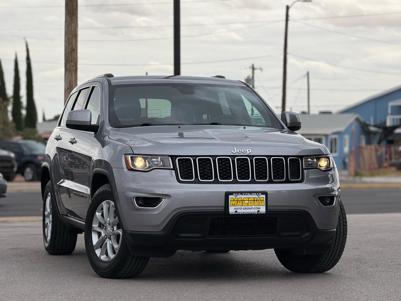 Used 2021 Jeep Grand Cherokee Laredo RWD image 2