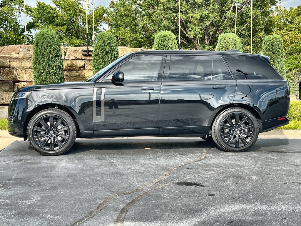 New 2027 Land Rover Range Rover Long Wheelbase SE AWD/4WD image 2
