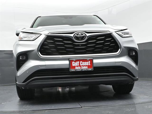 Used 2021 Toyota Highlander Limited FWD image 31