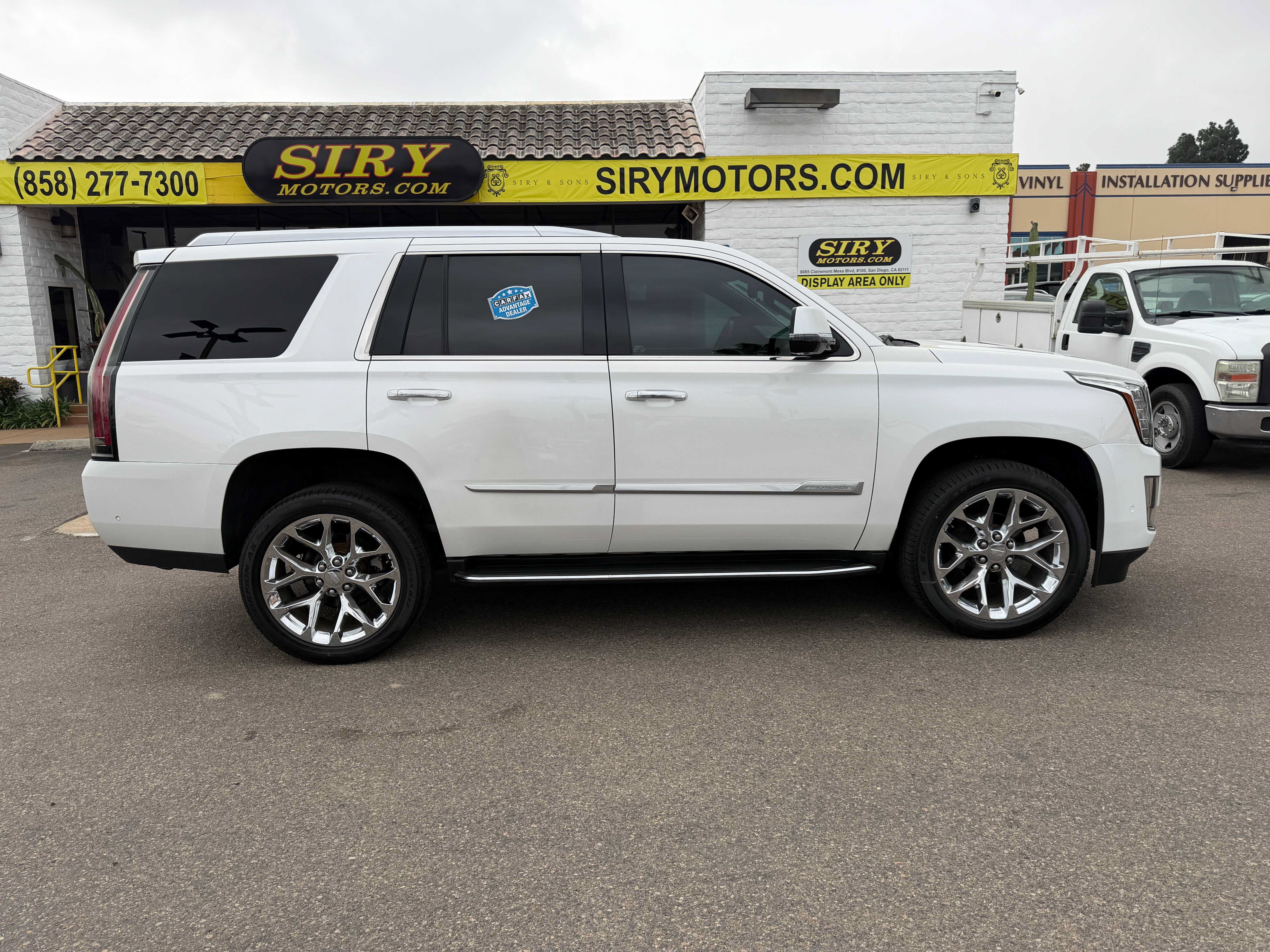 Used 2020 Cadillac Escalade Luxury RWD image 2