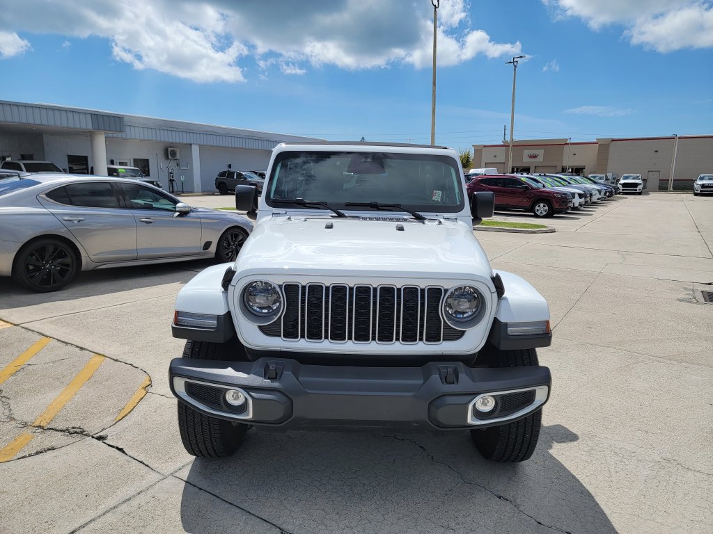 Used 2026 Jeep Wrangler Unlimited Sahara AWD/4WD image 8