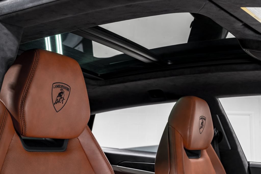 Used 2021 Lamborghini Urus AWD/4WD image 42