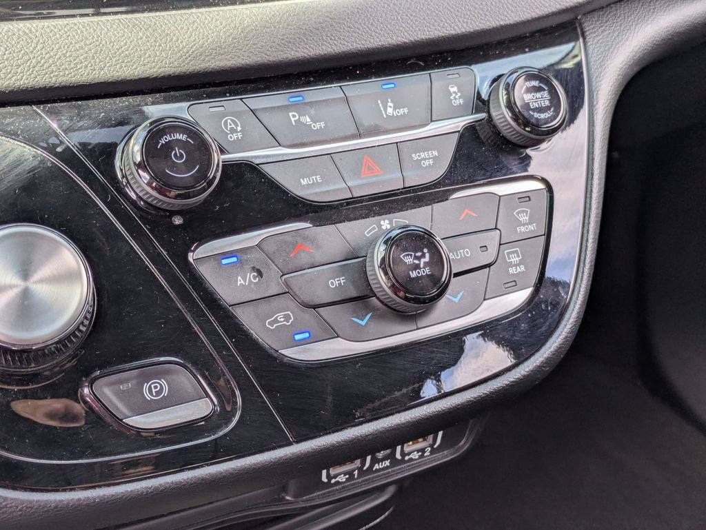 Used 2025 Chrysler Pacifica Select image 22