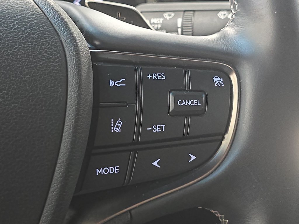 Used 2023 Lexus LS 500 w/ Accessory Package (Z2) RWD image 19