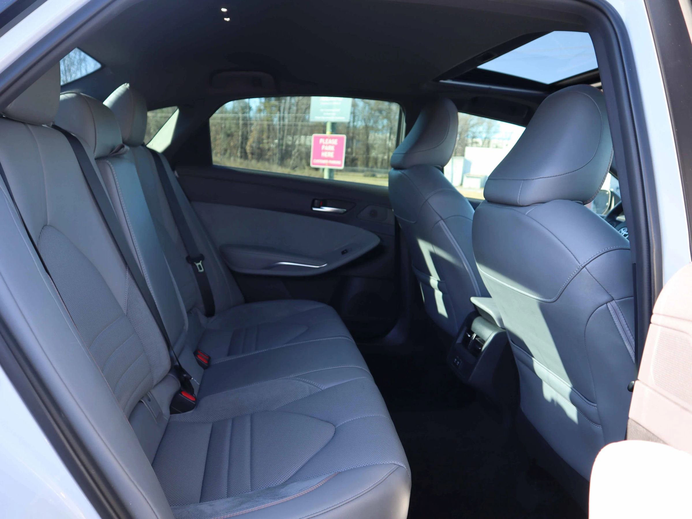 Used 2019 Toyota Avalon XSE image 5