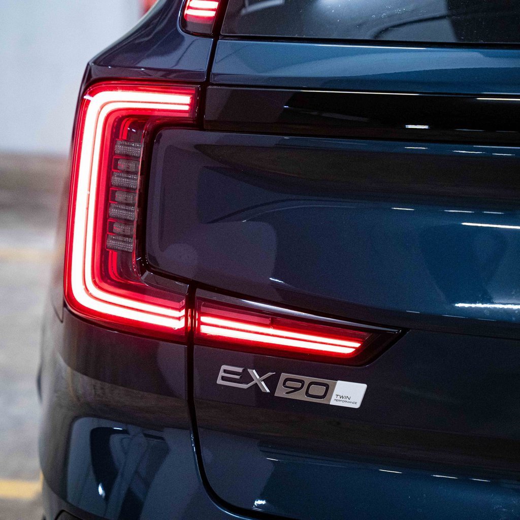 New 2025 Volvo EX90 Ultra image 6