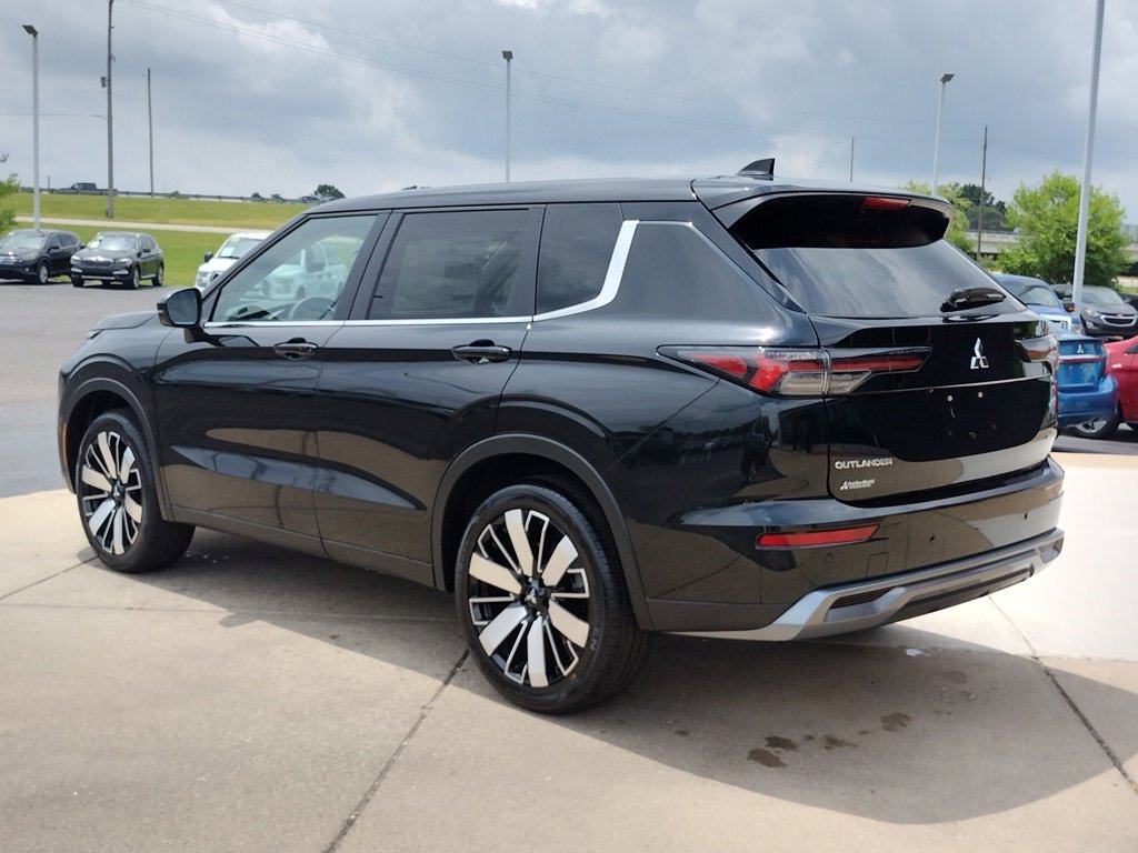 New 2025 Mitsubishi Outlander SE image 19