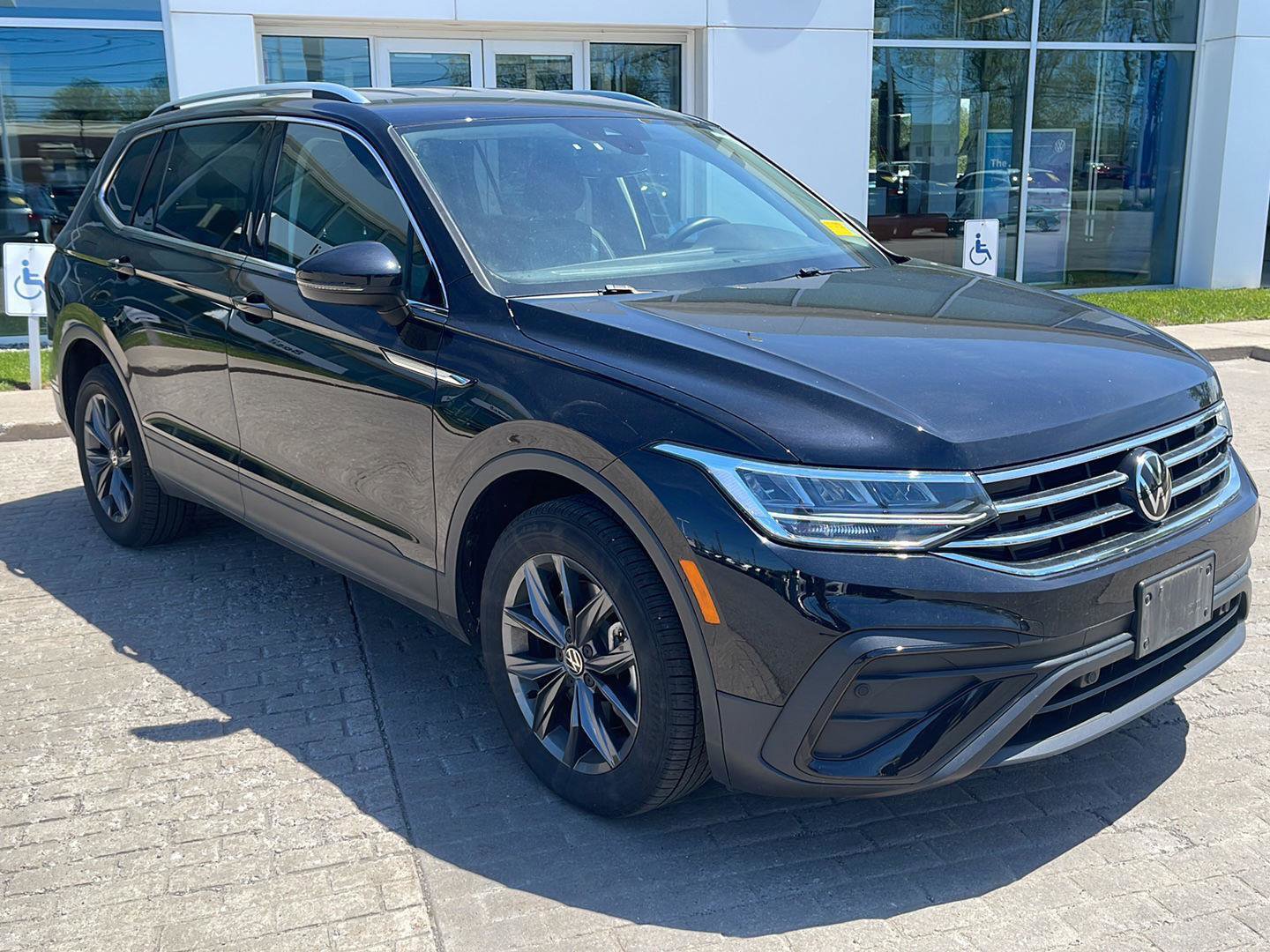 Certified 2023 Volkswagen Tiguan SE AWD/4WD image 3
