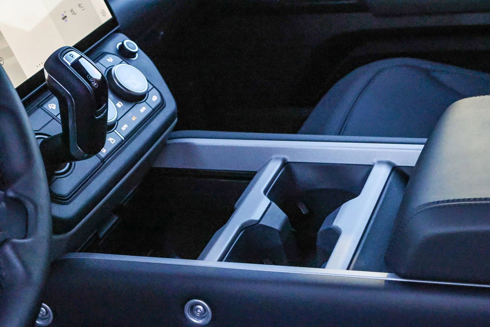 New 2026 Land Rover Defender 130 V8 image 30