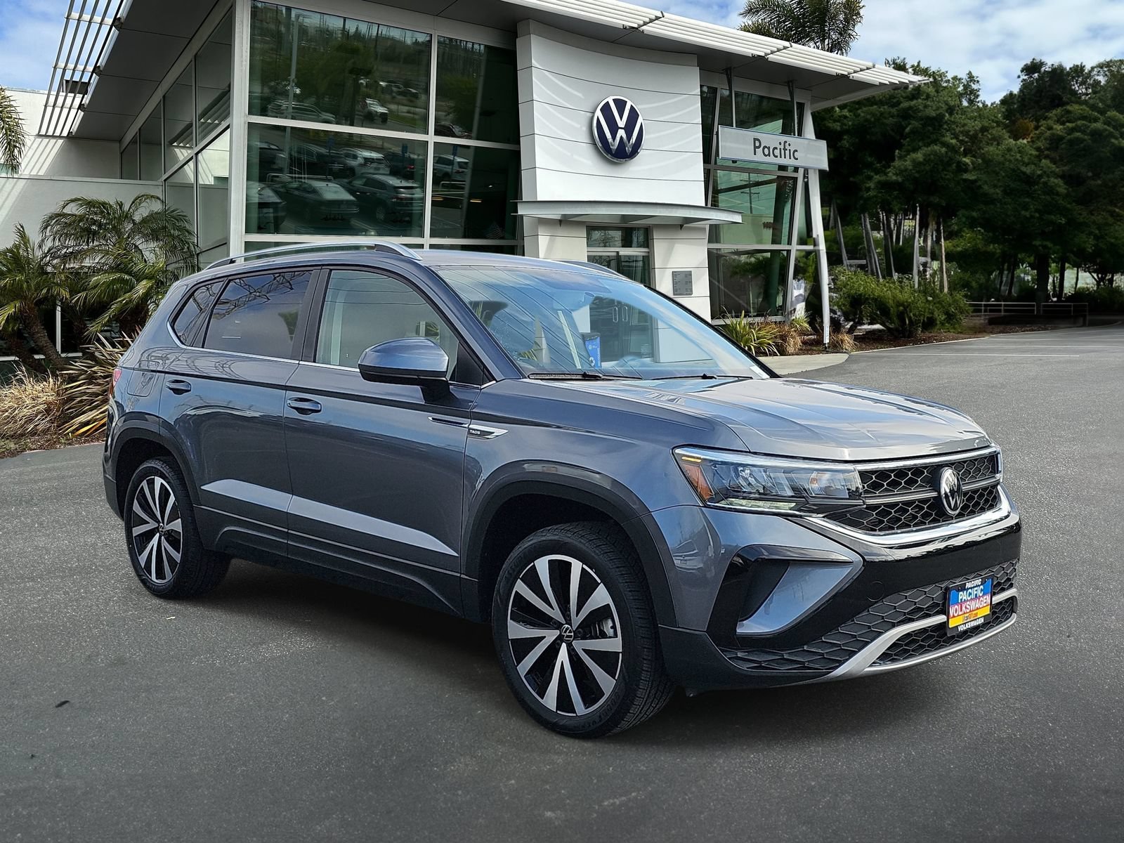 Certified 2022 Volkswagen Taos SE FWD image 3