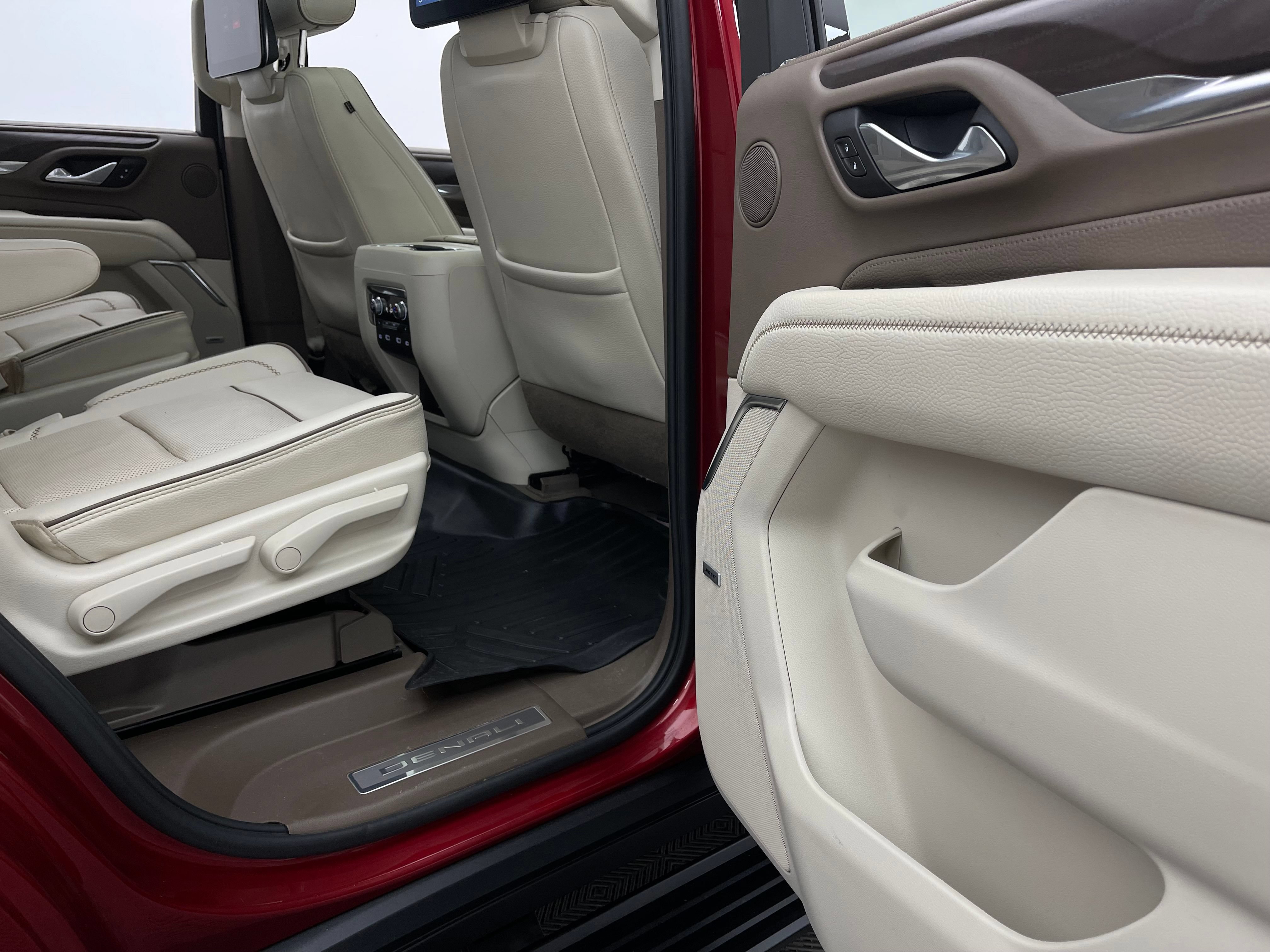 Used 2024 GMC Yukon Denali AWD/4WD image 45